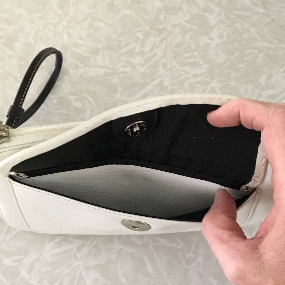 Coach White Leather Wristlet Clutch handbag